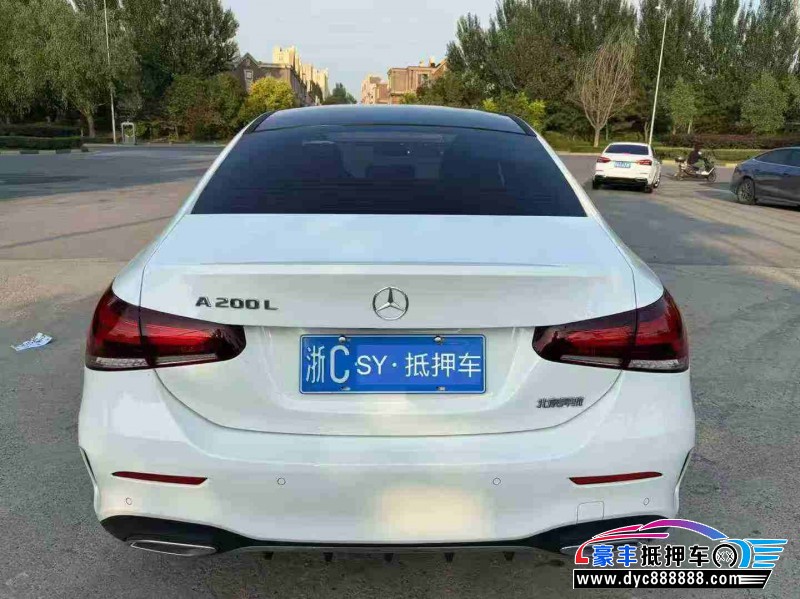 22年奔驰A轿车抵押车出售