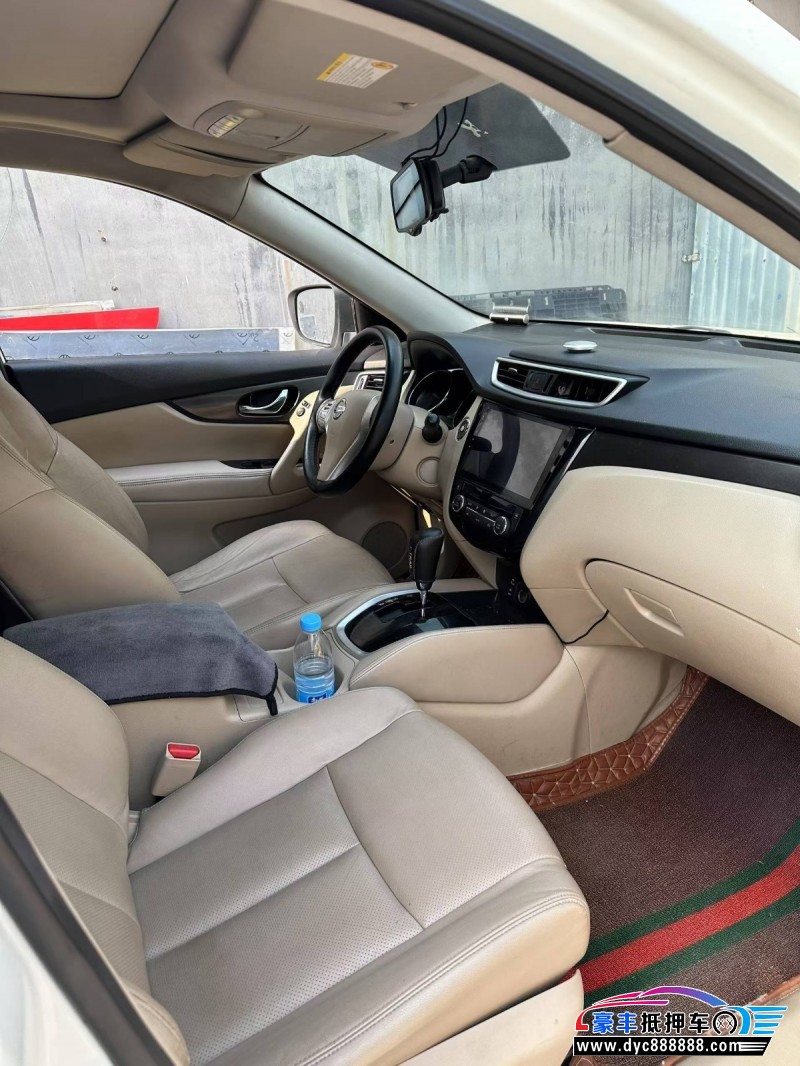 14年日产奇骏轿车抵押车出售