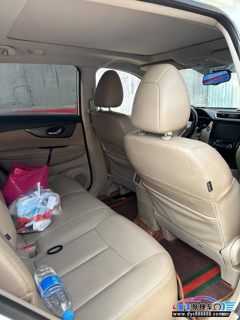 14年日产奇骏轿车抵押车出售