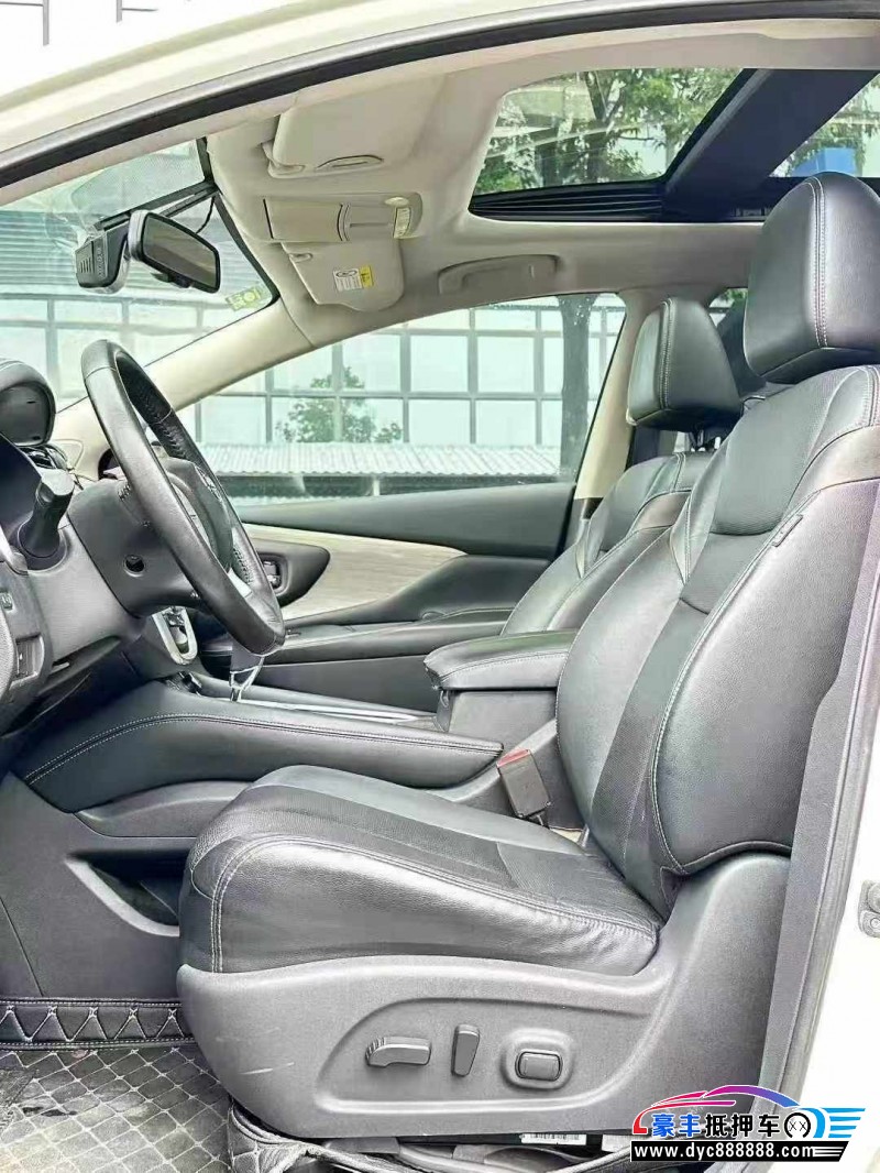 20年日产楼兰轿车抵押车出售