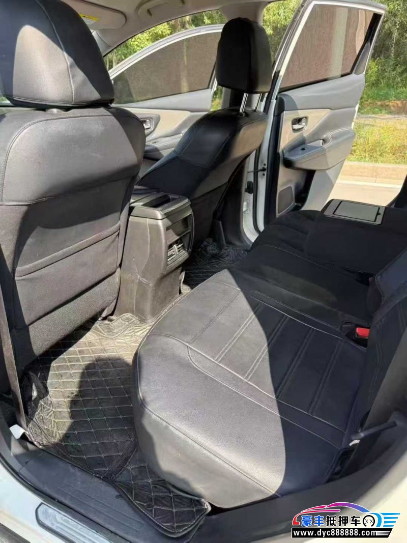 23年日产楼兰轿车抵押车出售