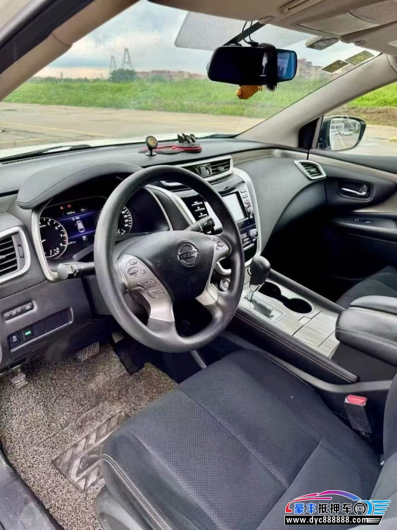 18年日产楼兰轿车抵押车出售