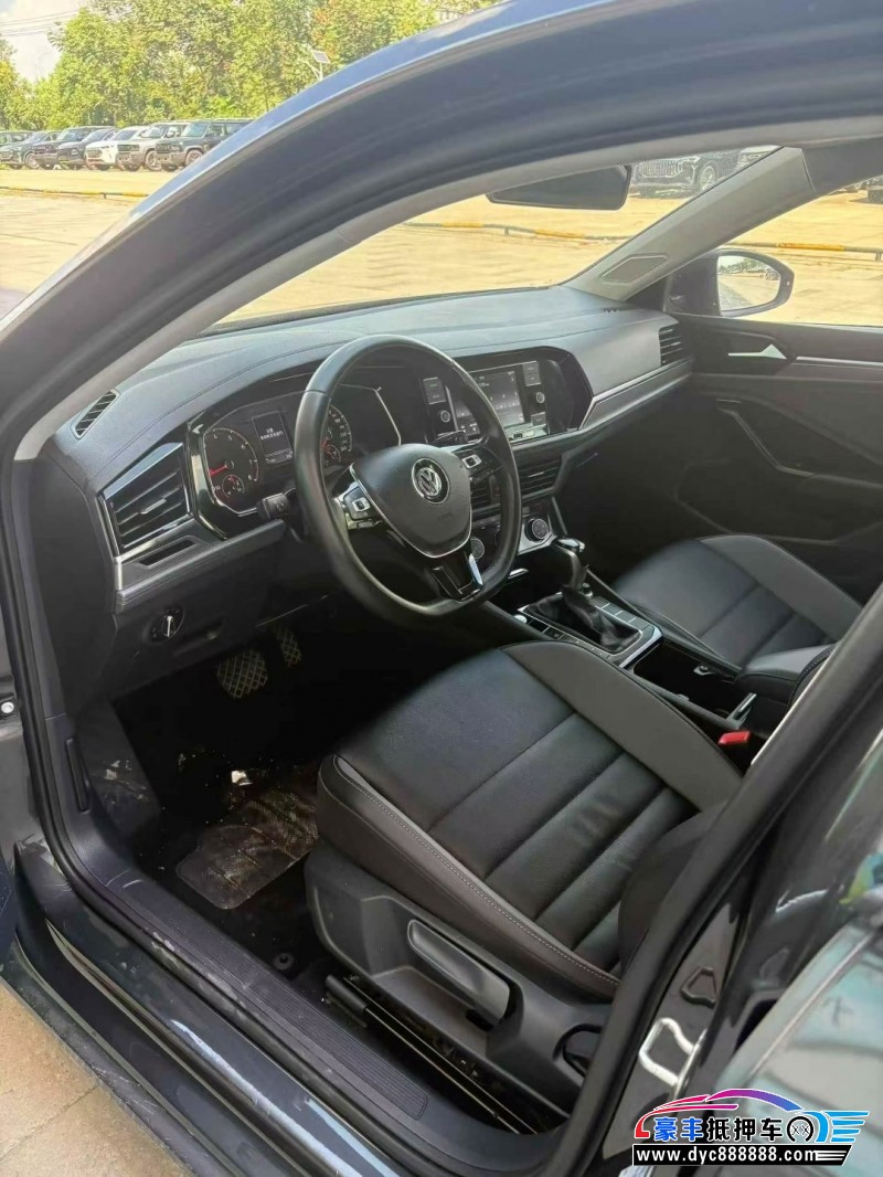 19年大众速腾轿车抵押车出售