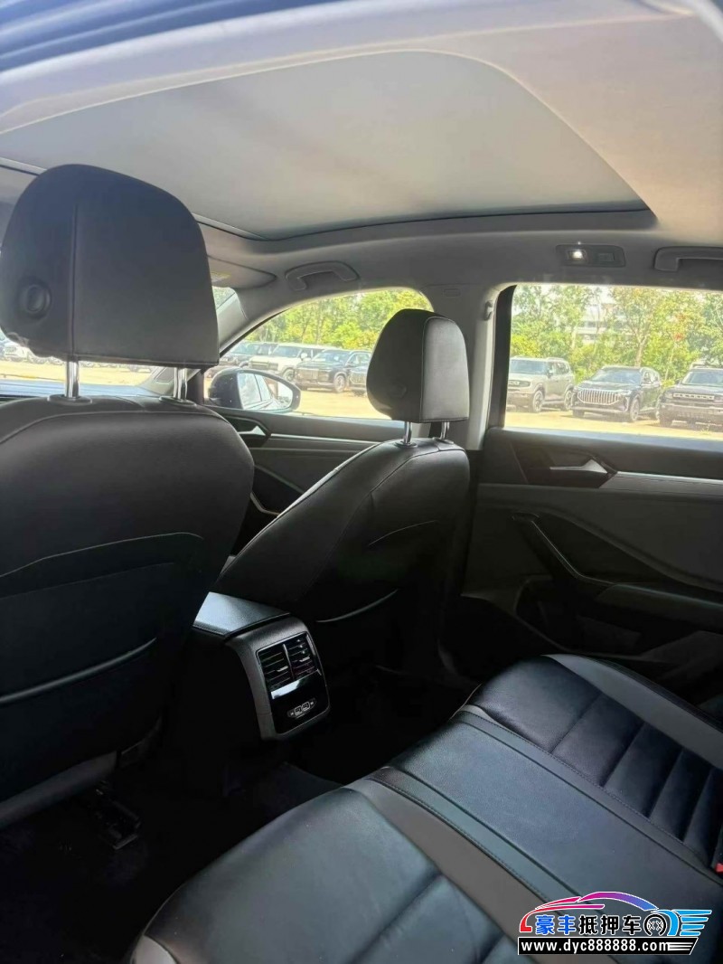 19年大众速腾轿车抵押车出售