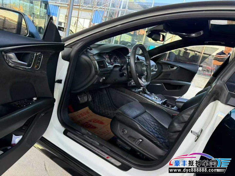 13年奥迪RS 7轿车抵押车出售