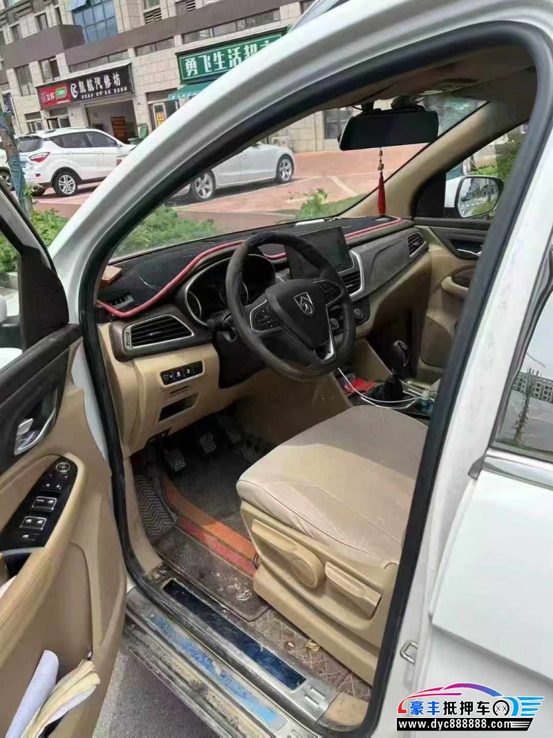 18年宝骏730轿车抵押车出售