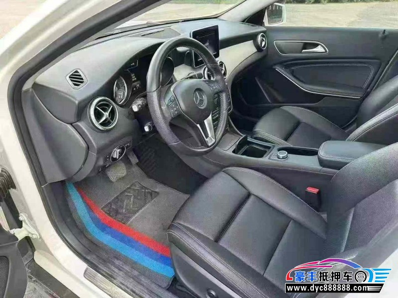 16年奔驰GLA轿车抵押车出售