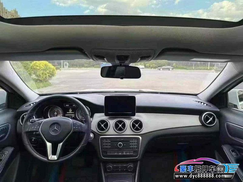 16年奔驰GLA轿车抵押车出售