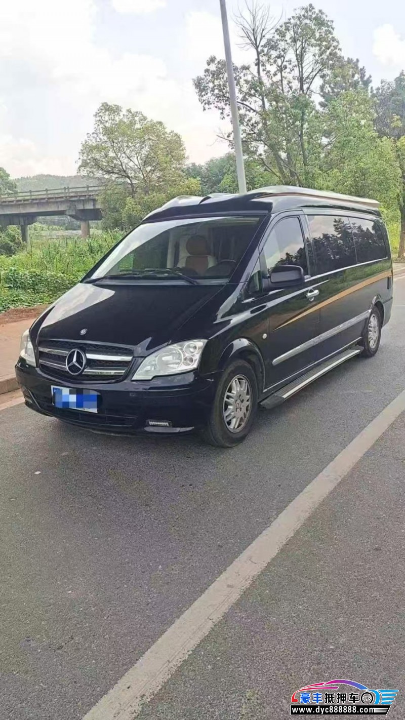 13年奔驰威霆轿车抵押车出售