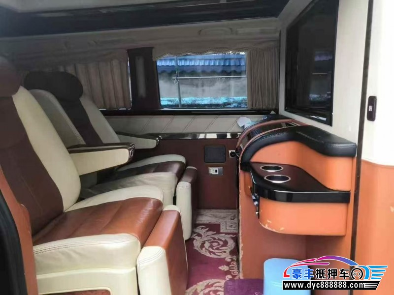 13年奔驰威霆轿车抵押车出售