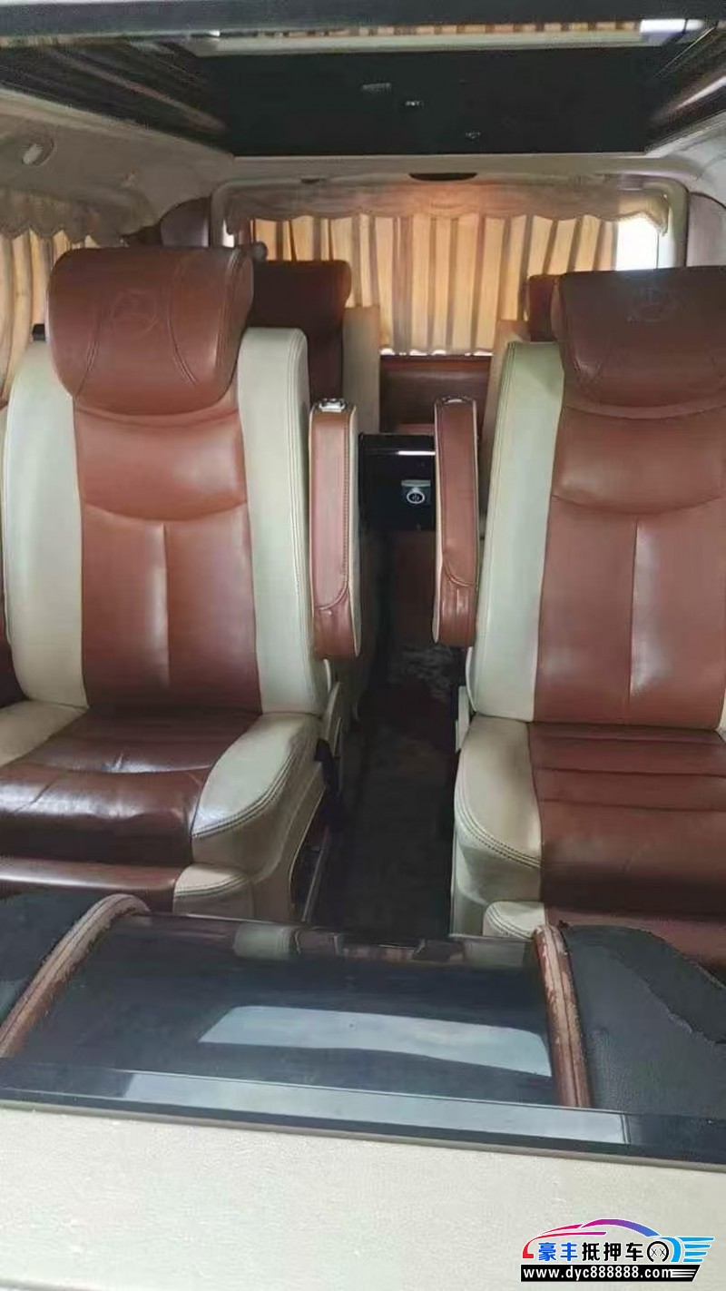 13年奔驰威霆轿车抵押车出售