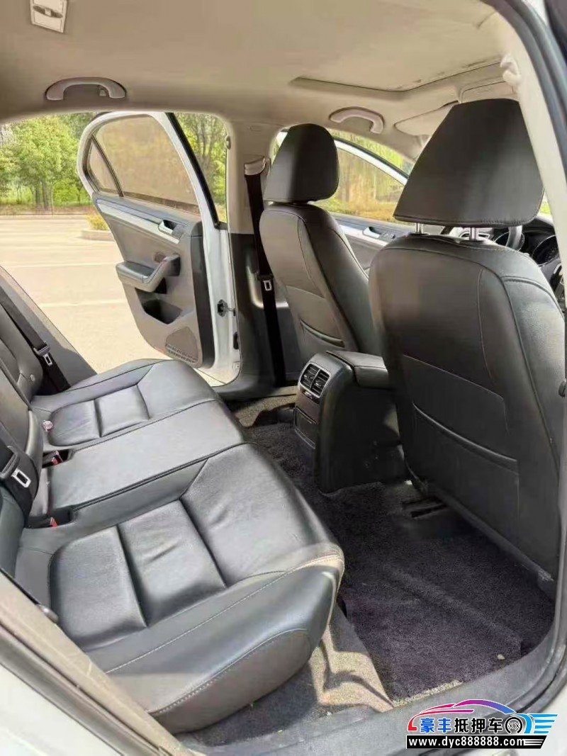 18年大众速腾轿车抵押车出售