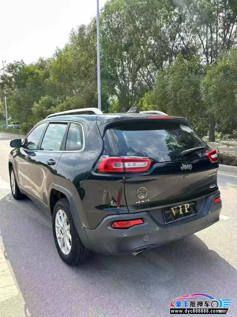 16年Jeep自由光轿车抵押车出售