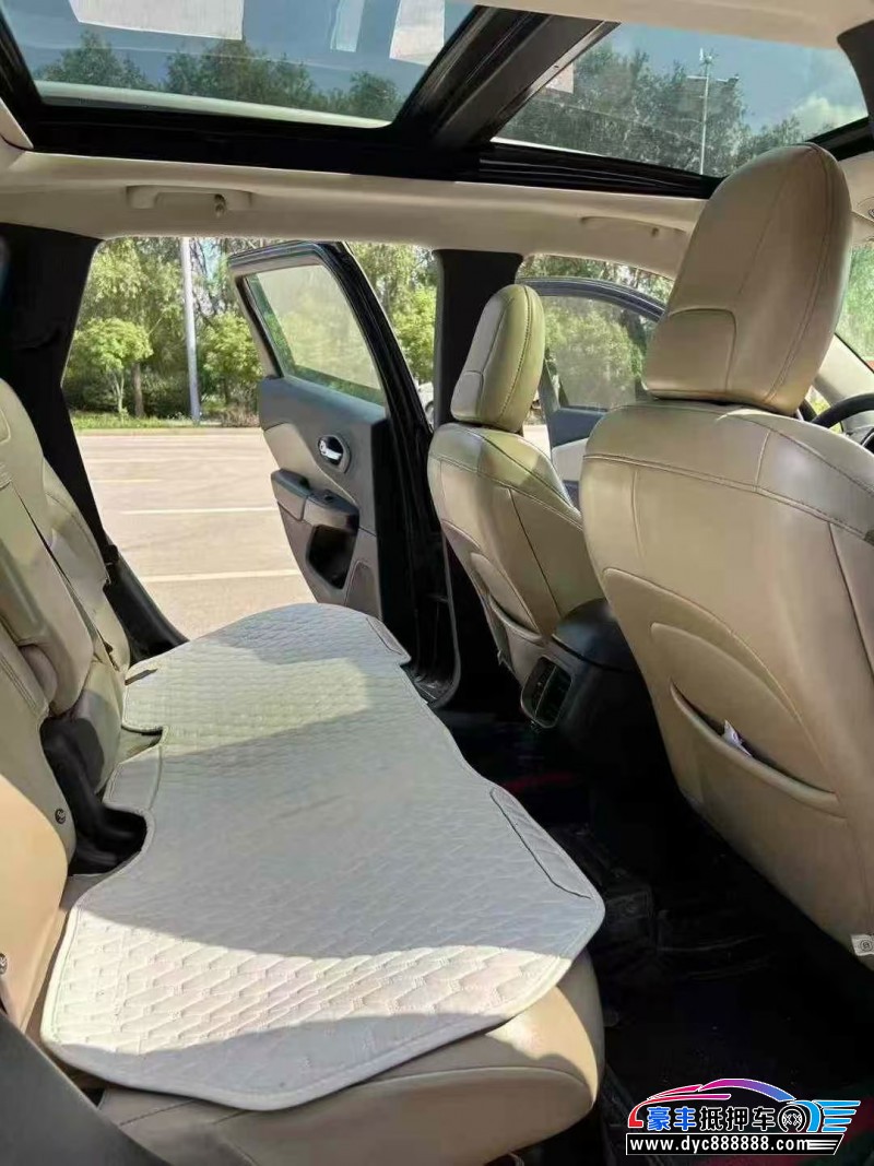 16年Jeep自由光轿车抵押车出售