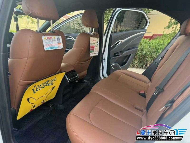 23年哪吒U轿车抵押车出售