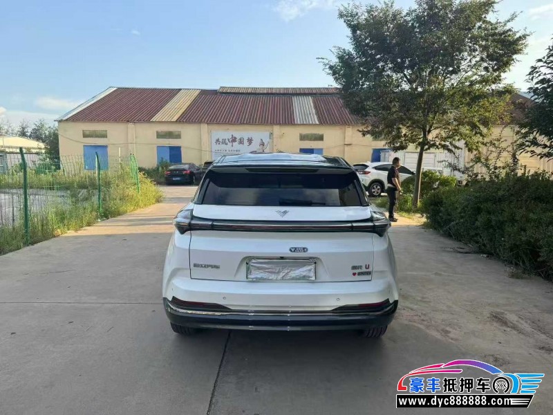 23年哪吒U轿车抵押车出售