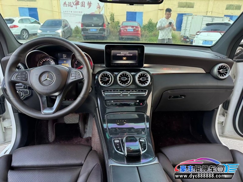 16年奔驰GLC轿车抵押车出售