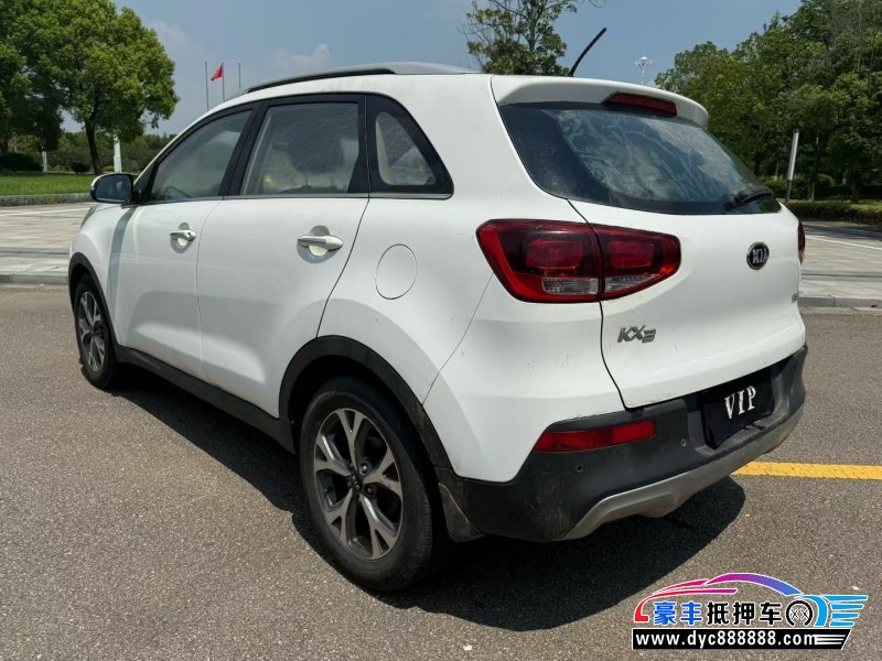 15年起亚KX3轿车抵押车出售