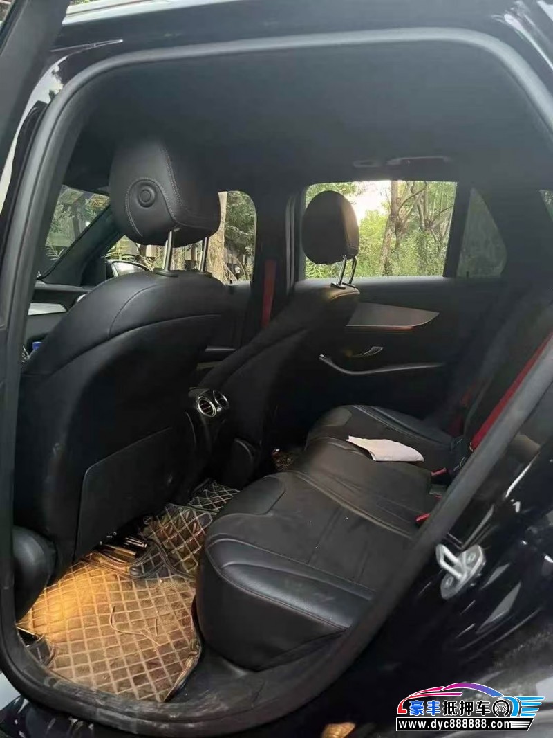 19年奔驰GLC轿车抵押车出售