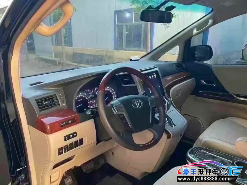 12年丰田埃尔法轿车抵押车出售