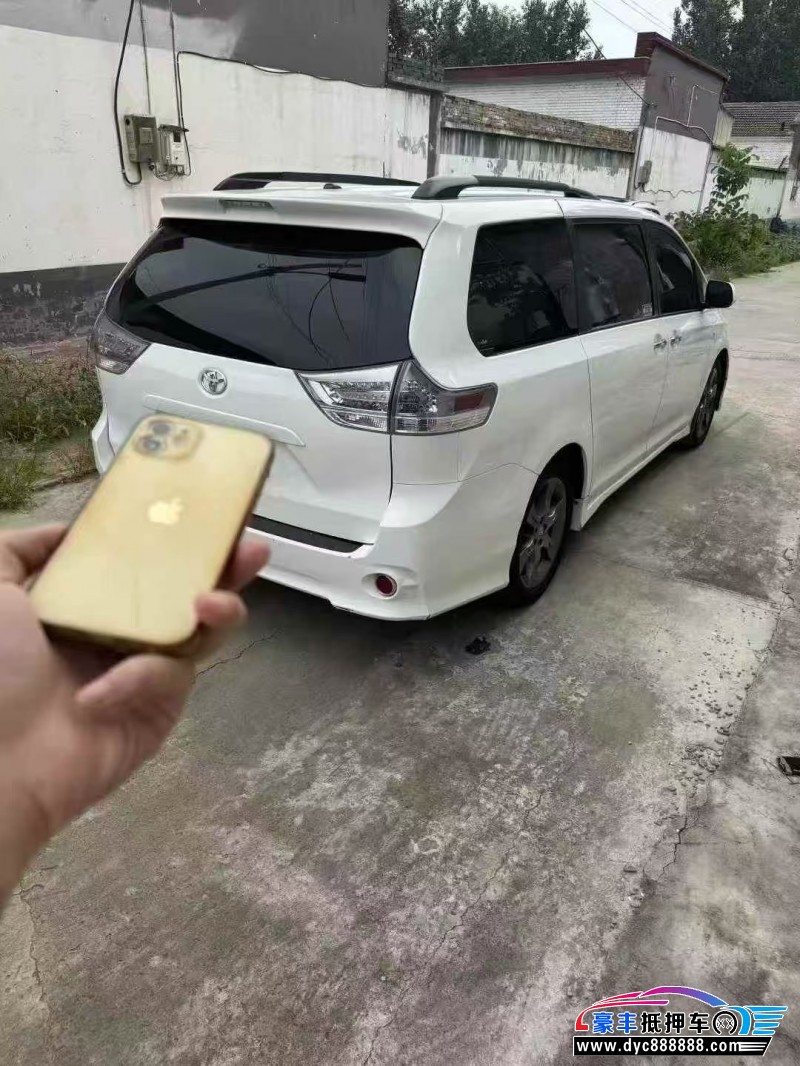 17年丰田塞纳轿车抵押车出售