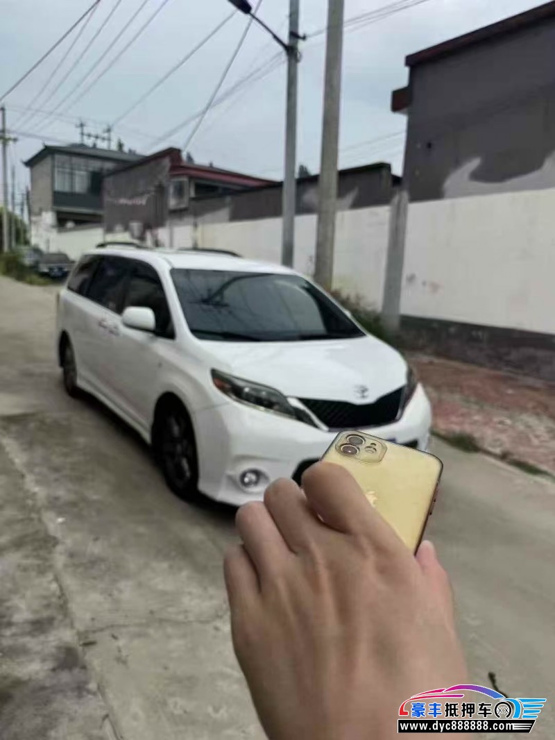 17年丰田塞纳轿车抵押车出售