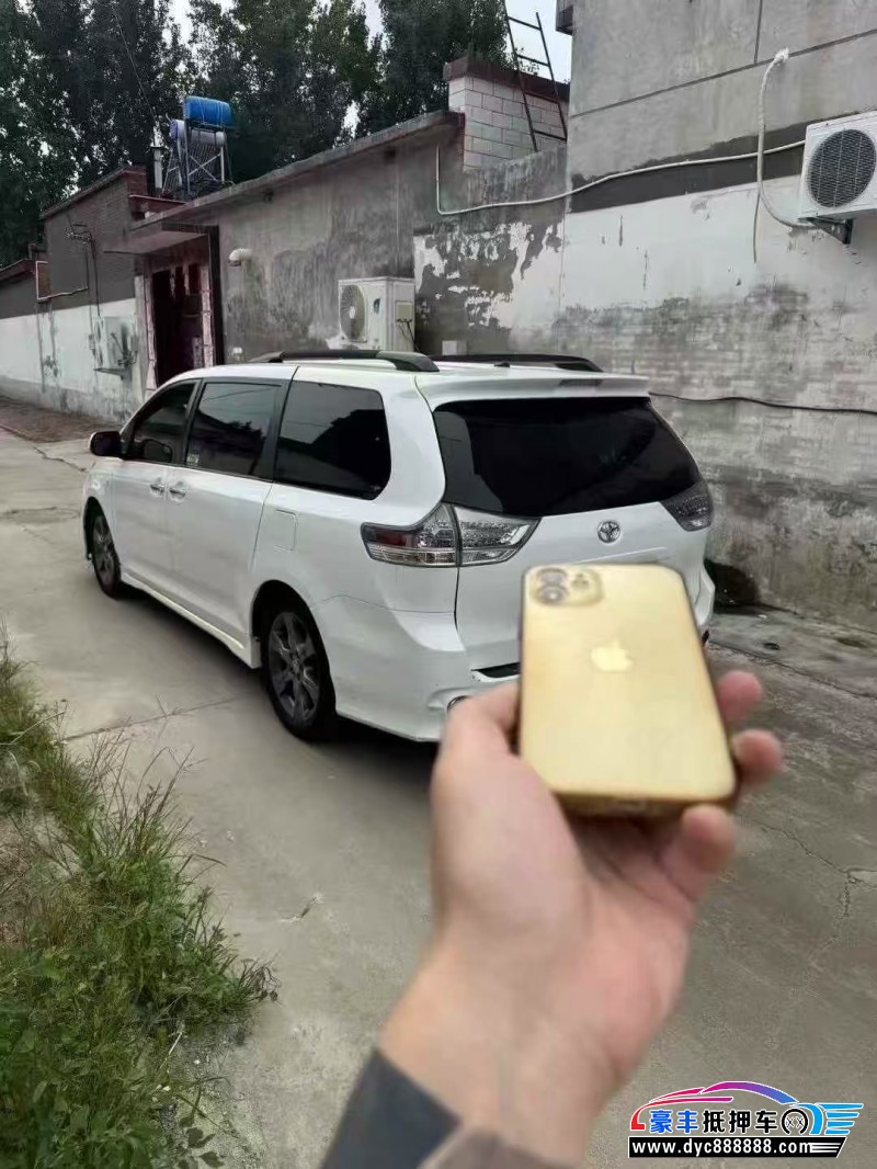 17年丰田塞纳轿车抵押车出售