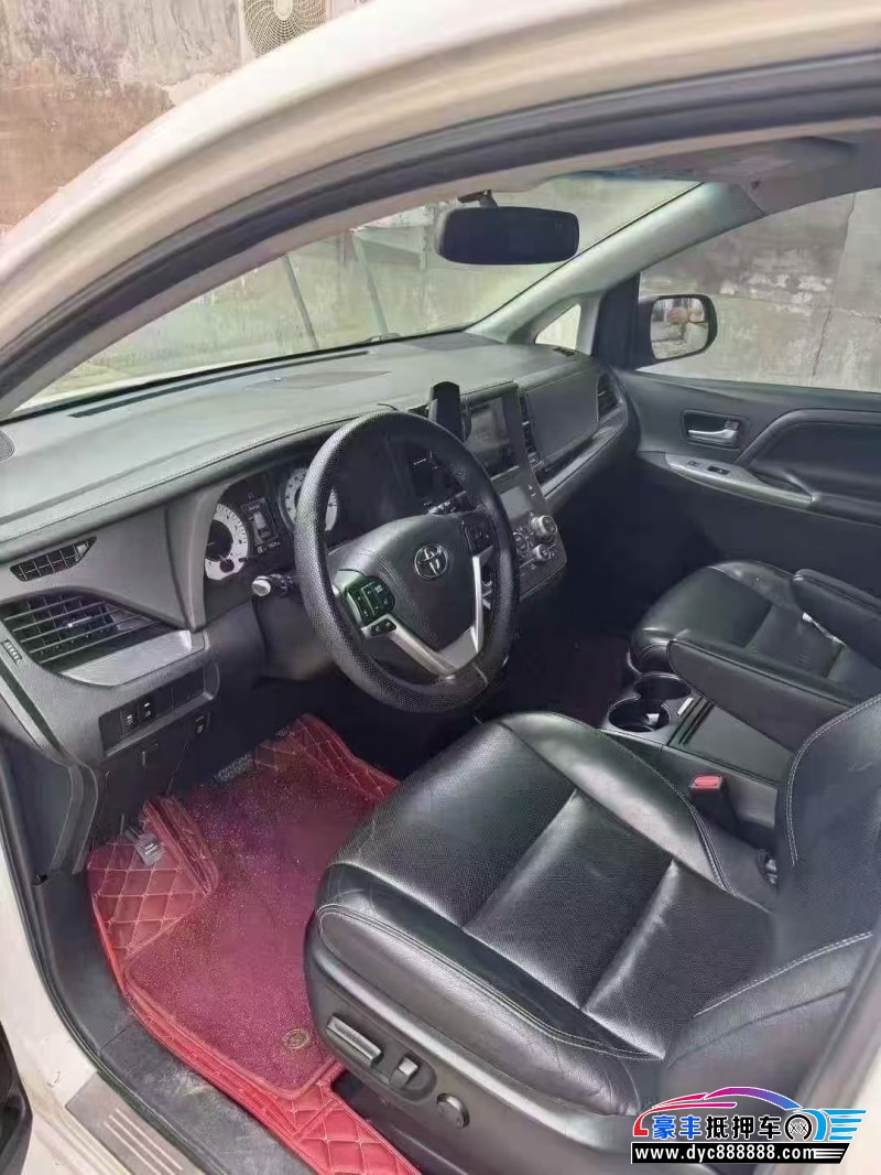 17年丰田塞纳轿车抵押车出售