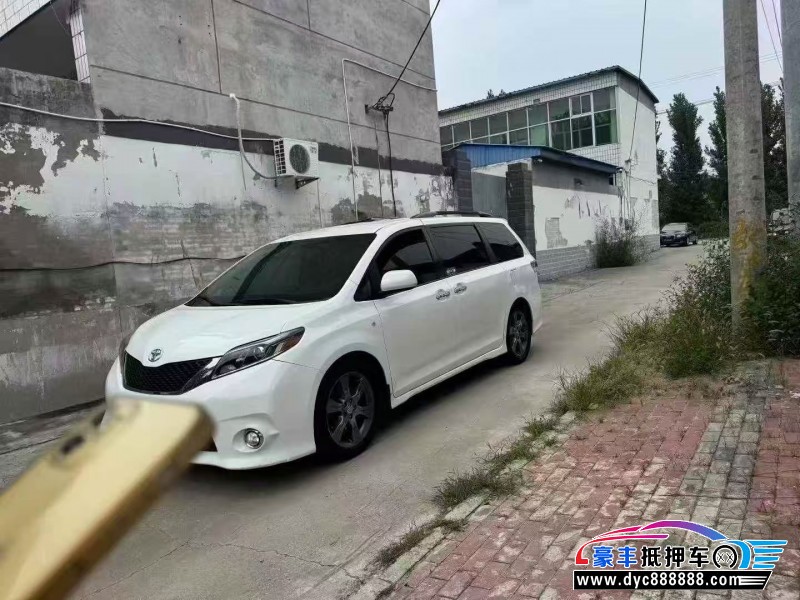 17年丰田塞纳轿车抵押车出售