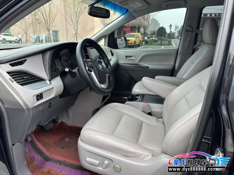 16年丰田塞纳轿车抵押车出售