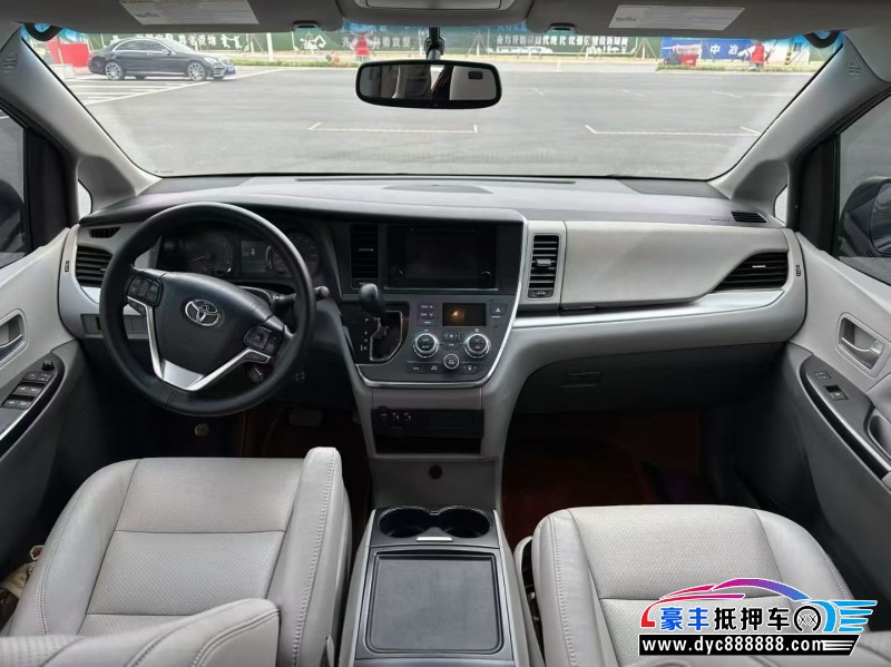 16年丰田塞纳轿车抵押车出售