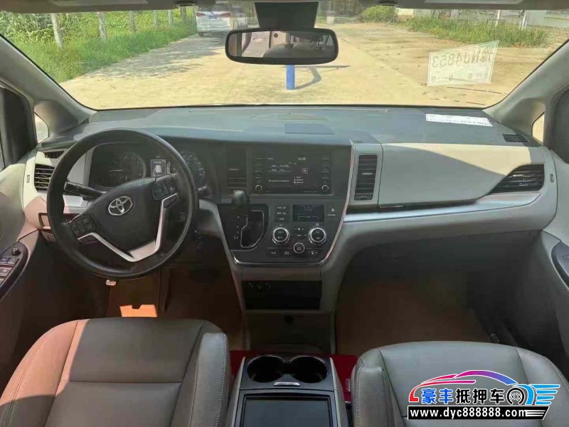 19年丰田塞纳轿车抵押车出售