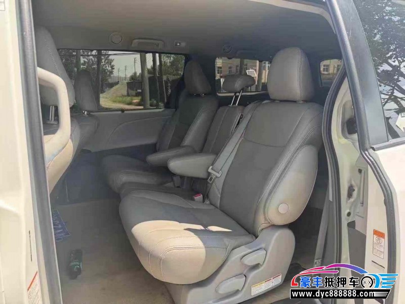 19年丰田塞纳轿车抵押车出售