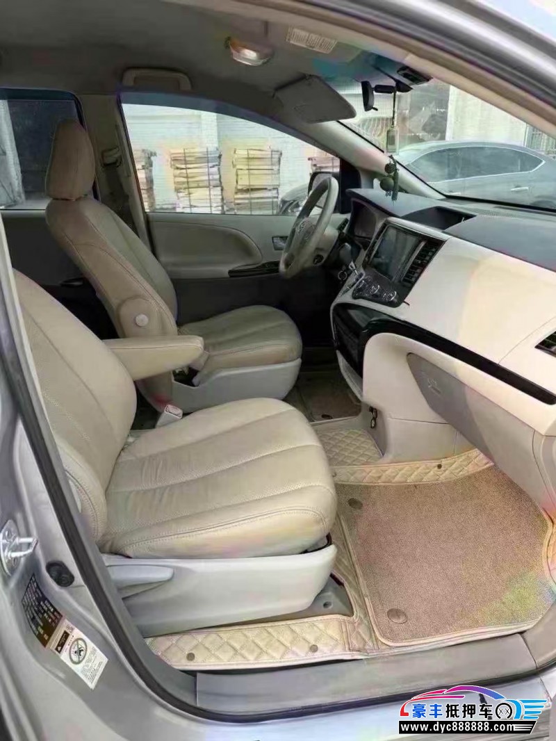 13年丰田塞纳轿车抵押车出售