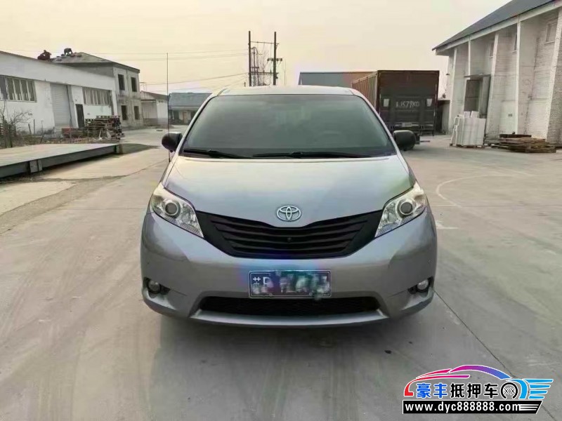 13年丰田塞纳轿车抵押车出售