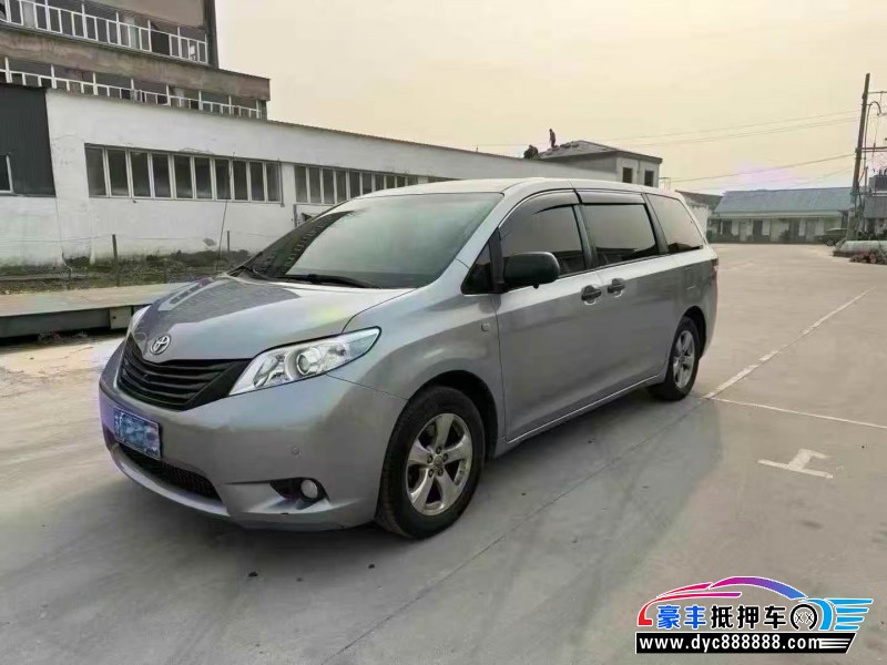 13年丰田塞纳轿车抵押车出售