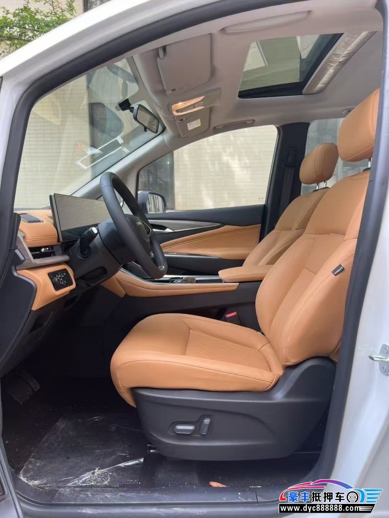 25年上汽大通G50轿车抵押车出售