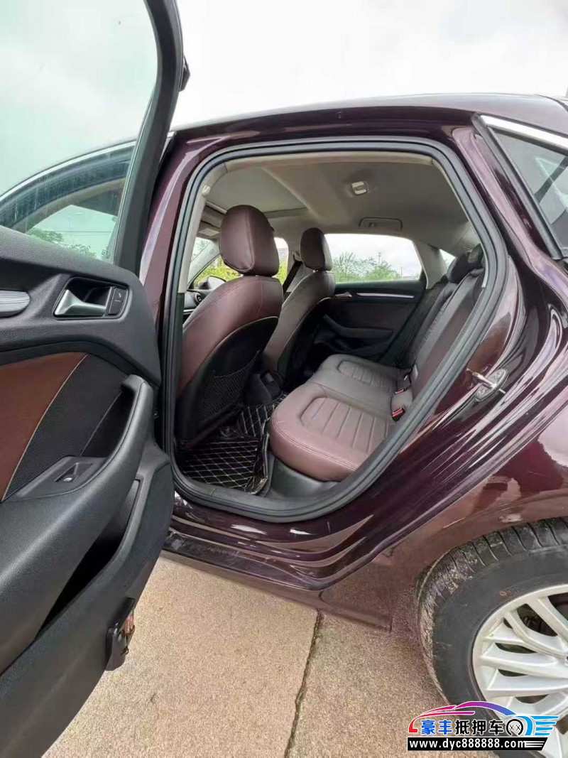 17年奥迪A3轿车抵押车出售