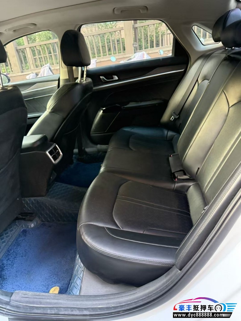 21年起亚K5轿车抵押车出售