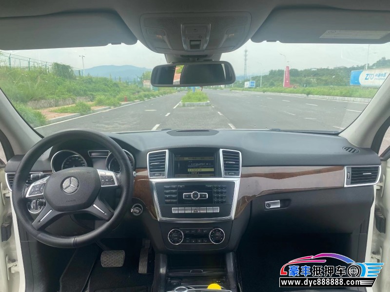 12年奔驰ML轿车抵押车出售