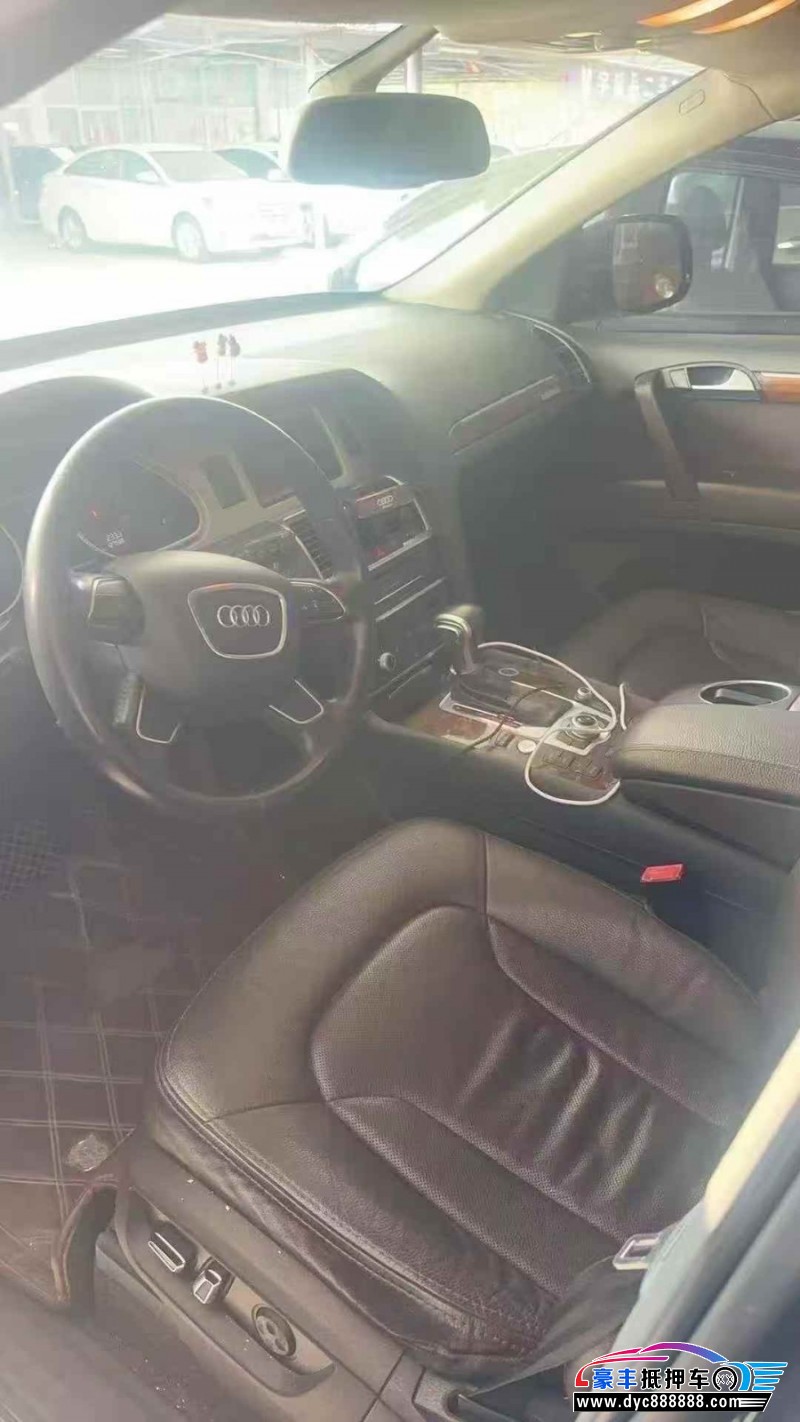 13年奥迪Q7轿车抵押车出售