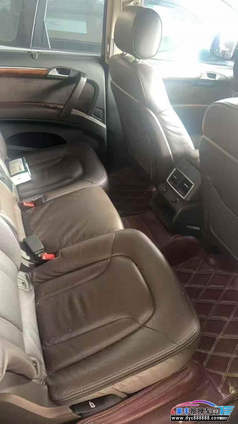 13年奥迪Q7轿车抵押车出售