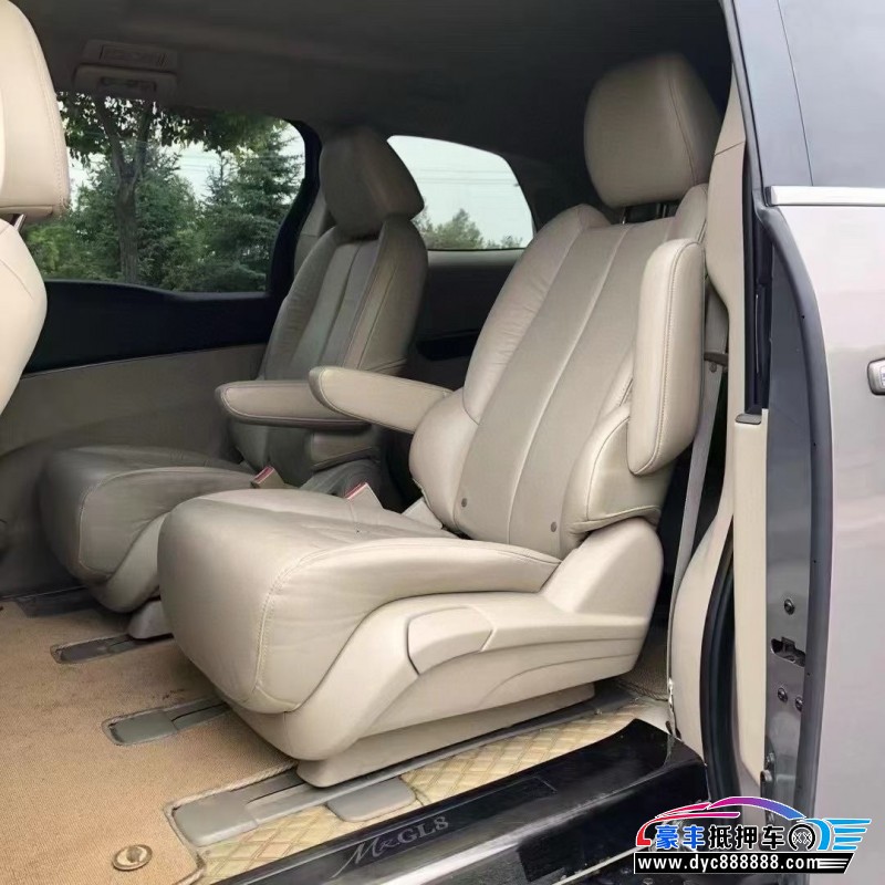 17年别克GL8轿车抵押车出售