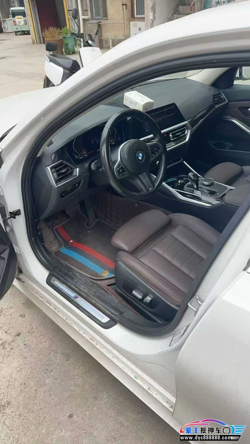 21年宝马3系轿车抵押车出售