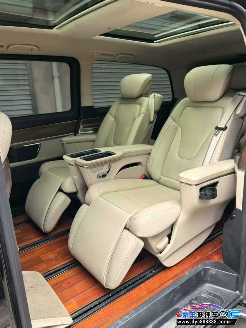 21年奔驰V轿车抵押车出售