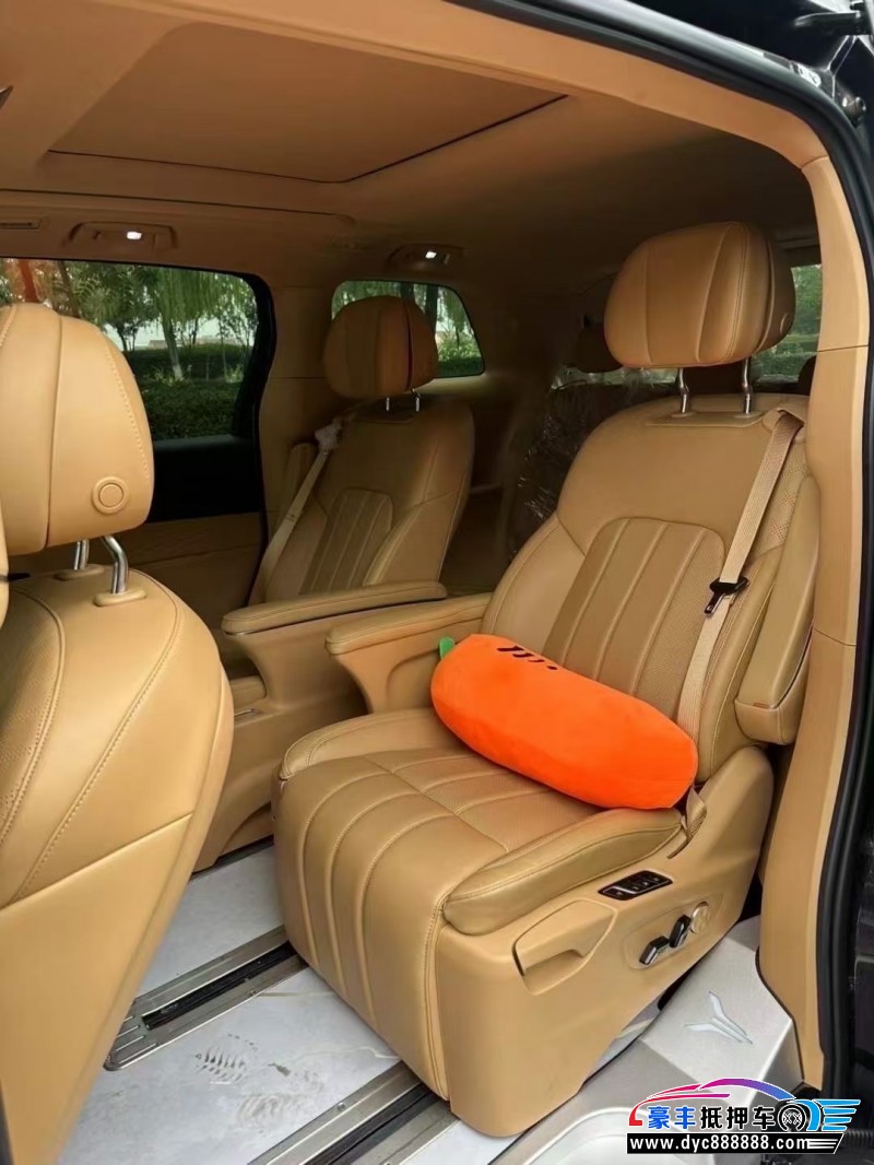 24年岚图梦想家轿车抵押车出售