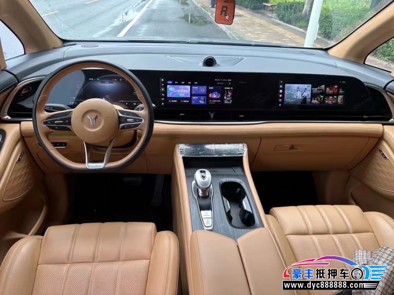 24年岚图梦想家轿车抵押车出售