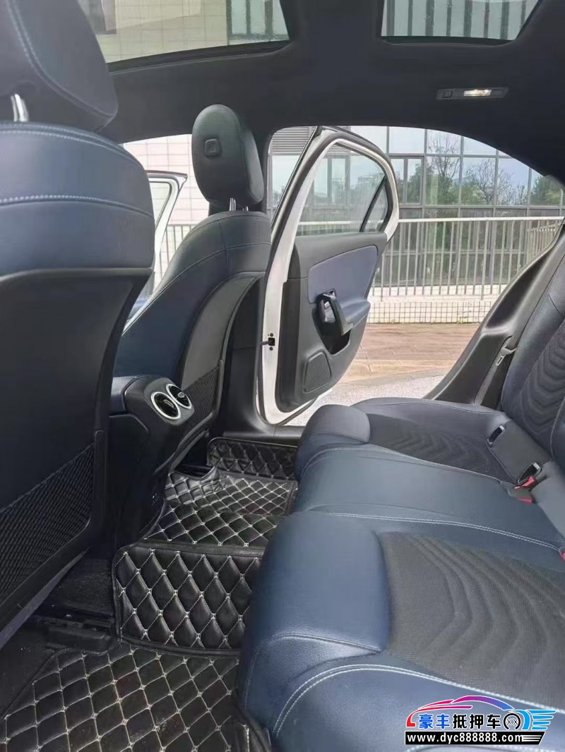 21年奔驰A轿车抵押车出售