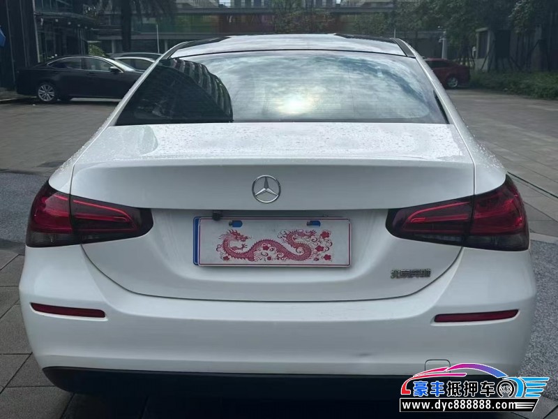 21年奔驰A轿车抵押车出售