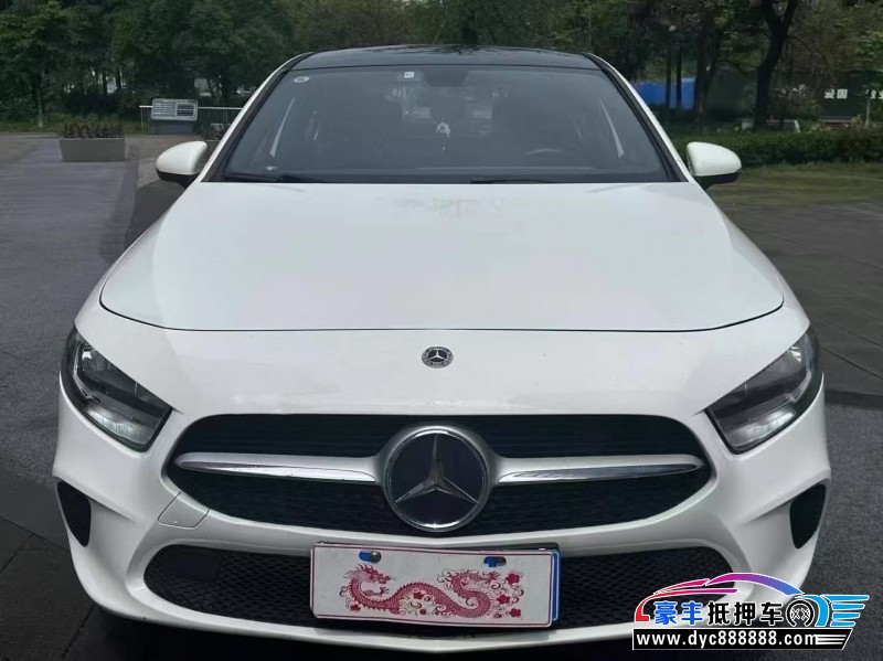 21年奔驰A轿车抵押车出售